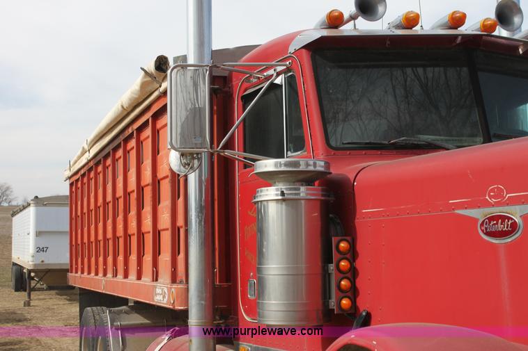 image for item F3479 1990 Peterbilt grain truck