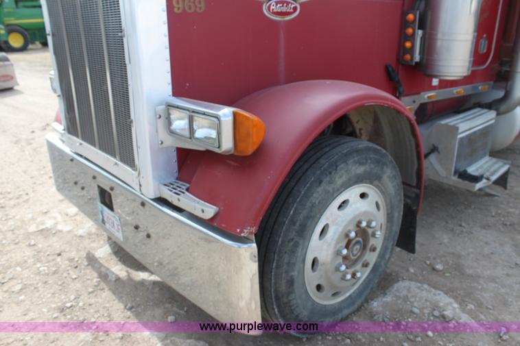 image for item F3479 1990 Peterbilt grain truck
