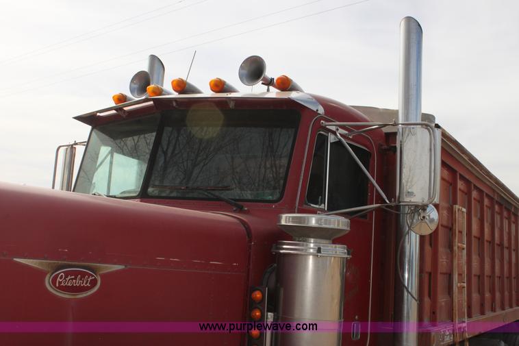 image for item F3479 1990 Peterbilt grain truck