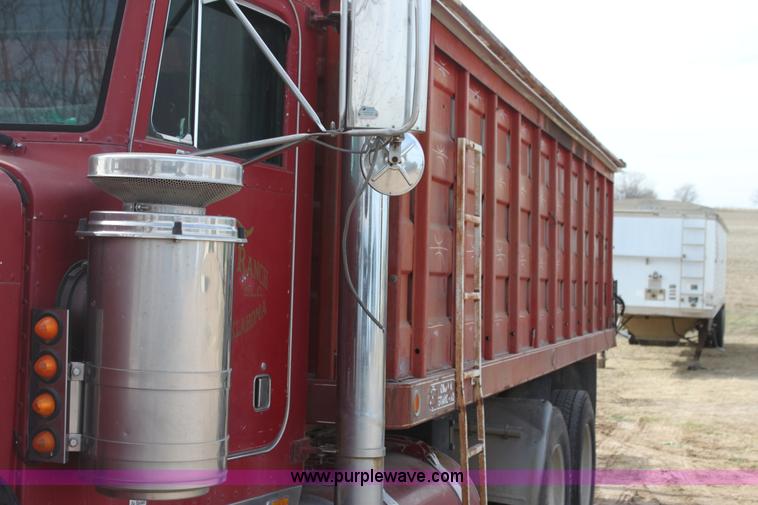 image for item F3479 1990 Peterbilt grain truck