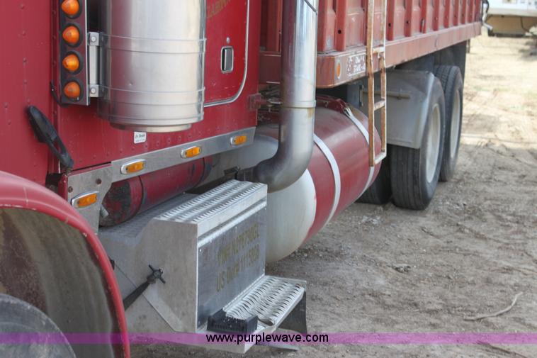 image for item F3479 1990 Peterbilt grain truck