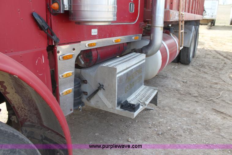 image for item F3479 1990 Peterbilt grain truck