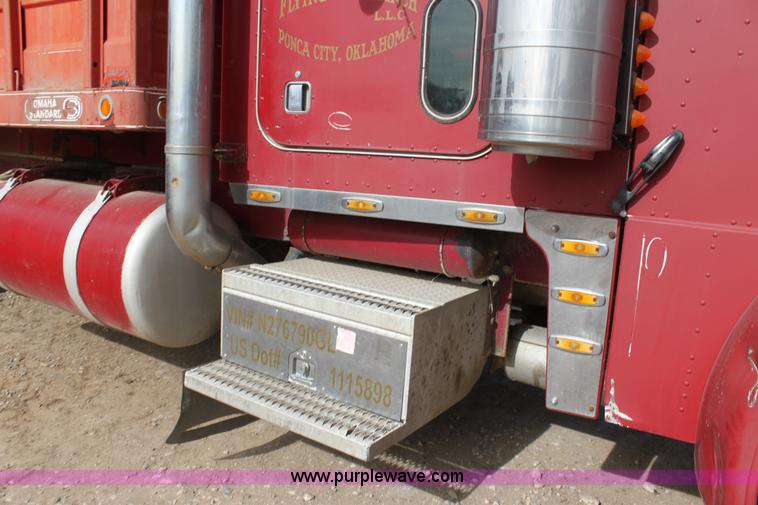image for item F3479 1990 Peterbilt grain truck