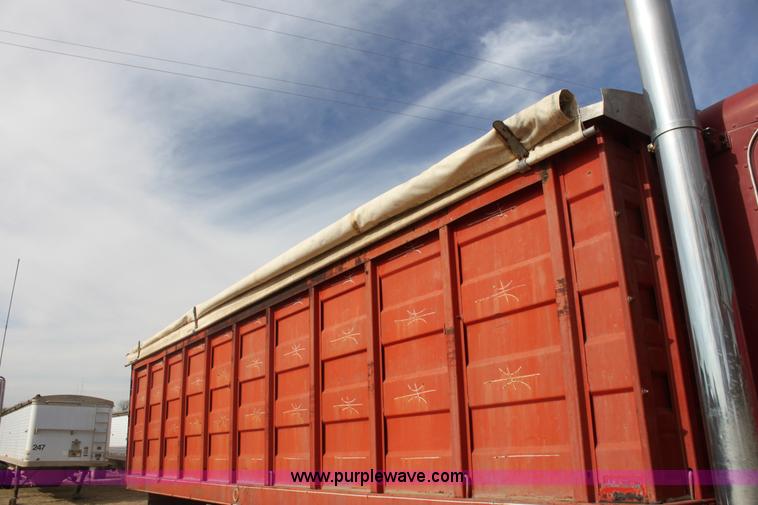 image for item F3479 1990 Peterbilt grain truck