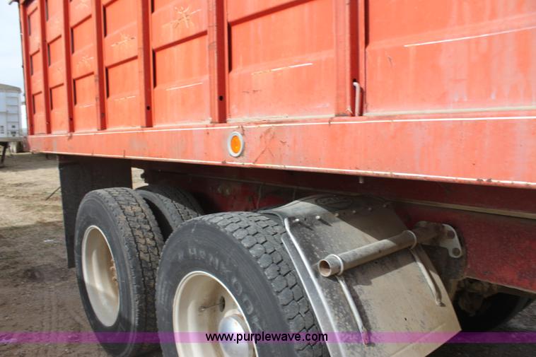 image for item F3479 1990 Peterbilt grain truck