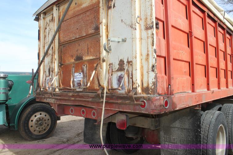 image for item F3479 1990 Peterbilt grain truck