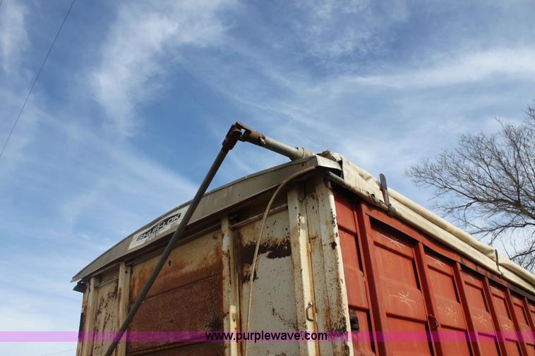 image for item F3479 1990 Peterbilt grain truck