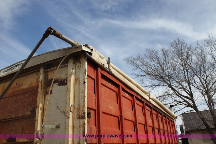 image for item F3479 1990 Peterbilt grain truck