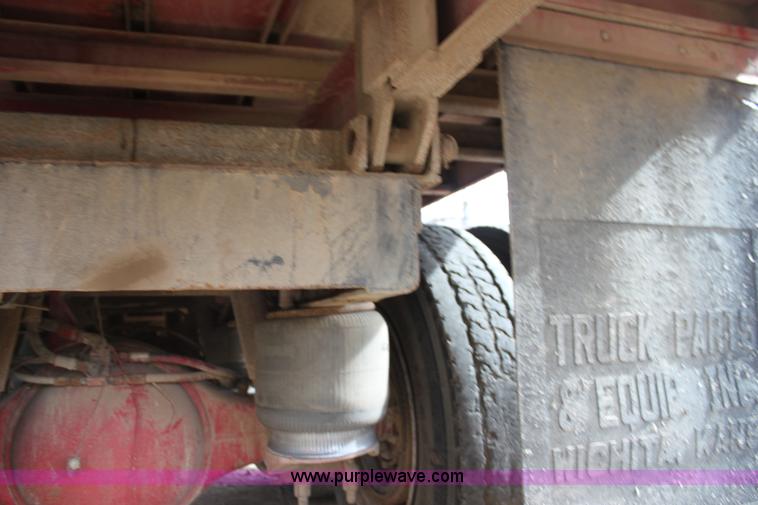 image for item F3479 1990 Peterbilt grain truck