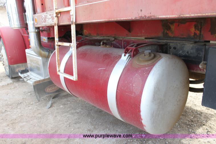 image for item F3479 1990 Peterbilt grain truck