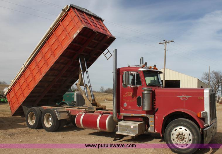 image for item F3479 1990 Peterbilt grain truck