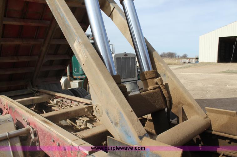 image for item F3479 1990 Peterbilt grain truck