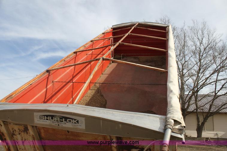 image for item F3479 1990 Peterbilt grain truck