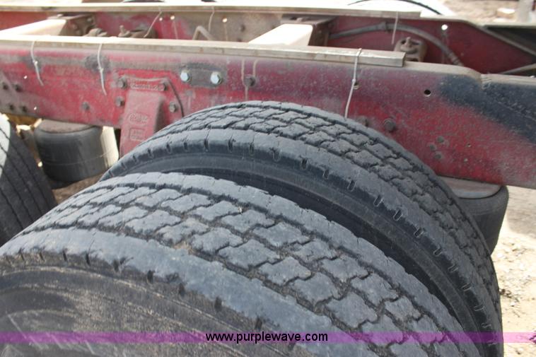 image for item F3479 1990 Peterbilt grain truck