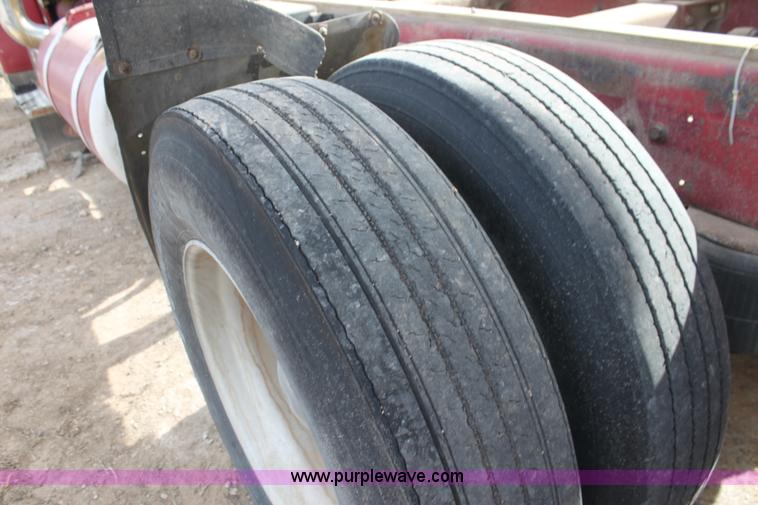 image for item F3479 1990 Peterbilt grain truck