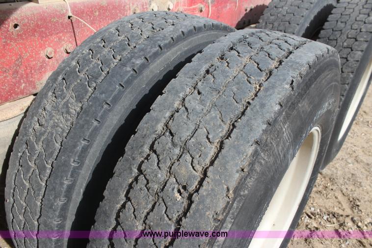 image for item F3479 1990 Peterbilt grain truck