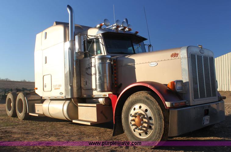 image for item F3480 1999 Peterbilt 379 semi truck