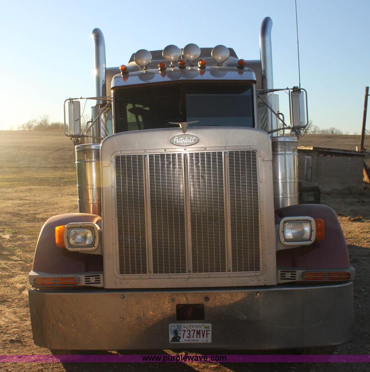 image for item F3480 1999 Peterbilt 379 semi truck