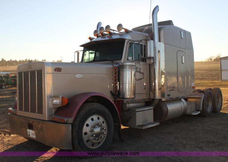 image for item F3480 1999 Peterbilt 379 semi truck