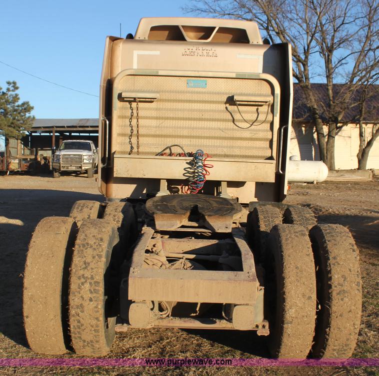 image for item F3480 1999 Peterbilt 379 semi truck