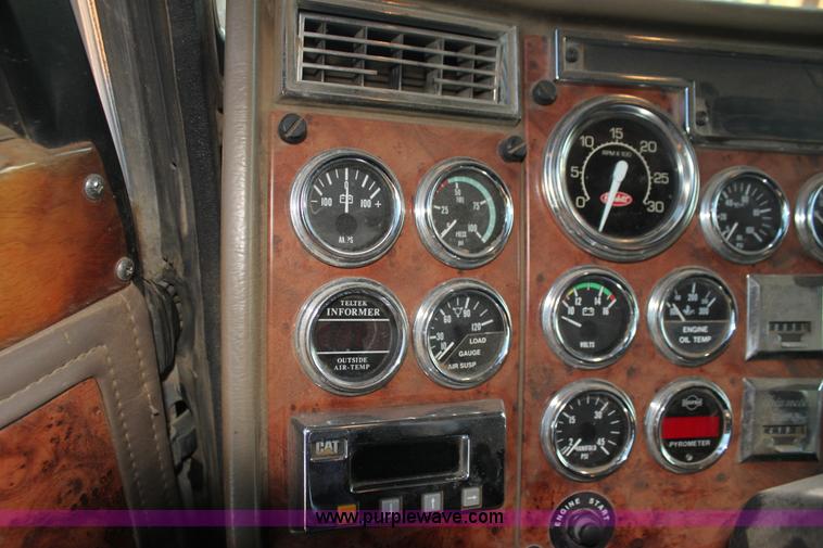 image for item F3480 1999 Peterbilt 379 semi truck