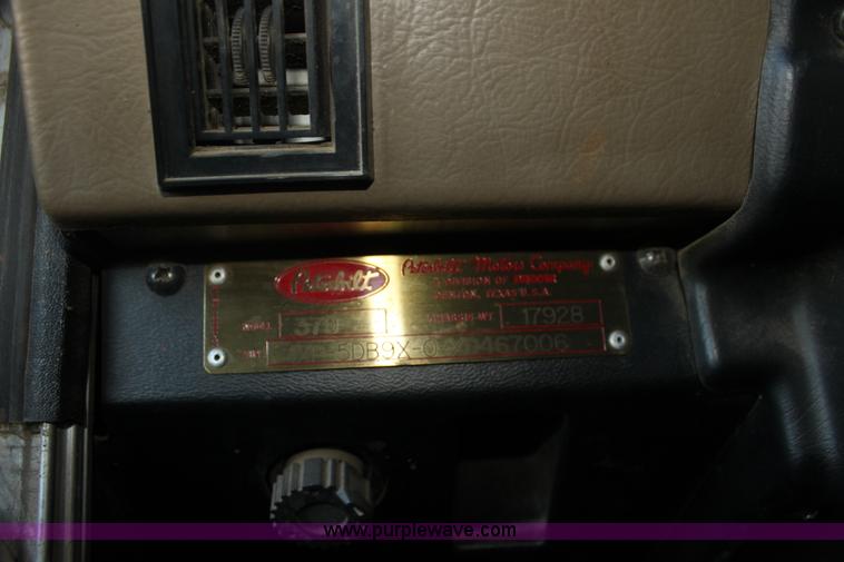 image for item F3480 1999 Peterbilt 379 semi truck
