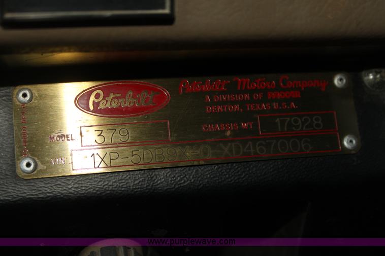 image for item F3480 1999 Peterbilt 379 semi truck