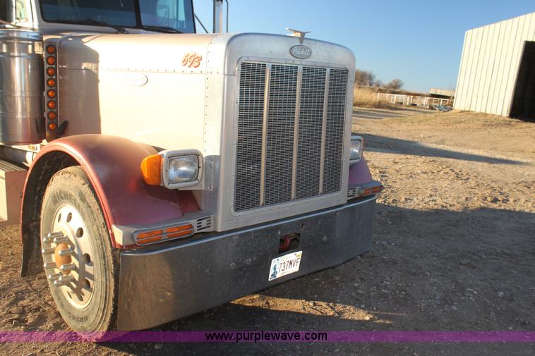 image for item F3480 1999 Peterbilt 379 semi truck