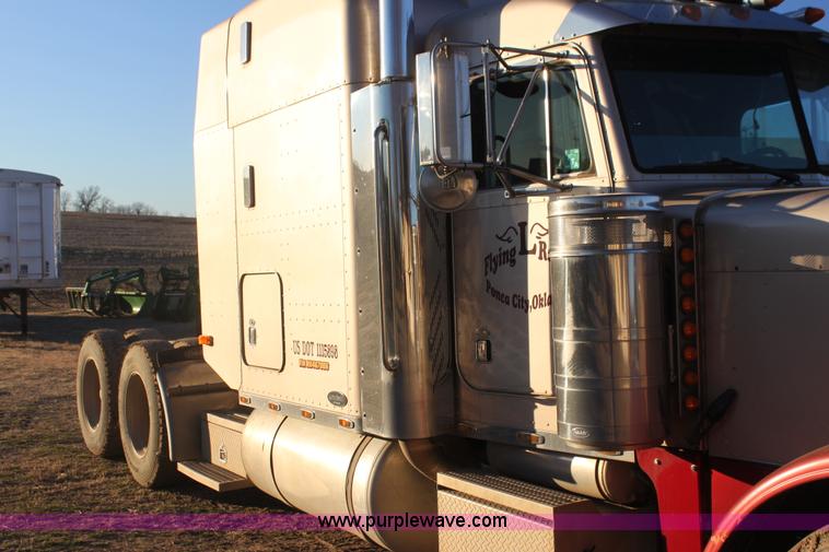 image for item F3480 1999 Peterbilt 379 semi truck
