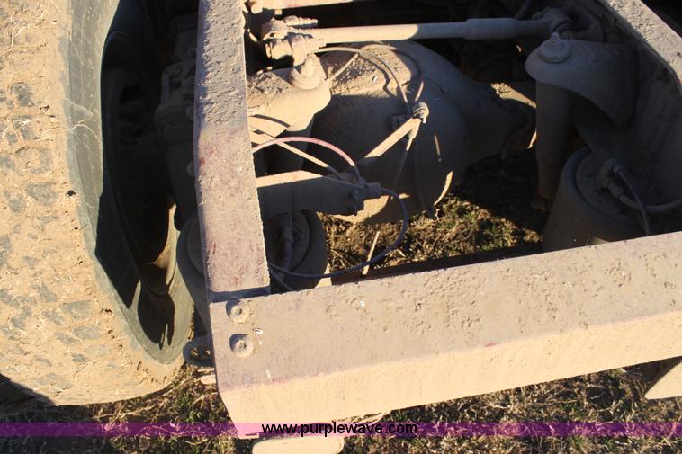 image for item F3480 1999 Peterbilt 379 semi truck