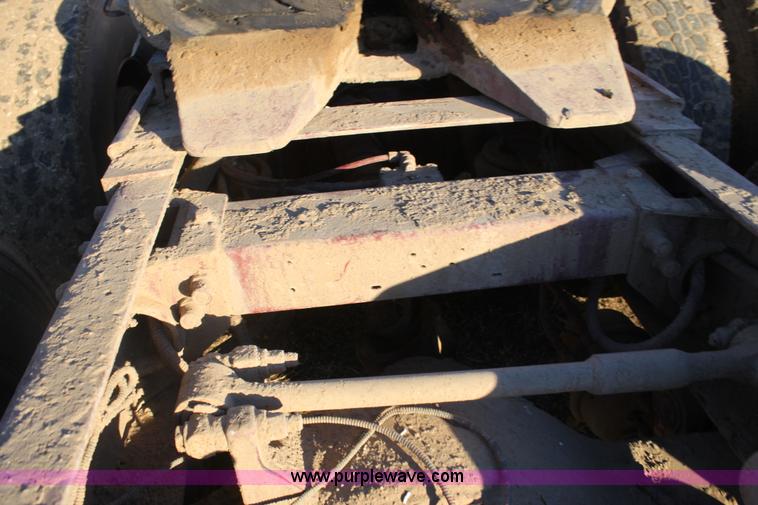 image for item F3480 1999 Peterbilt 379 semi truck