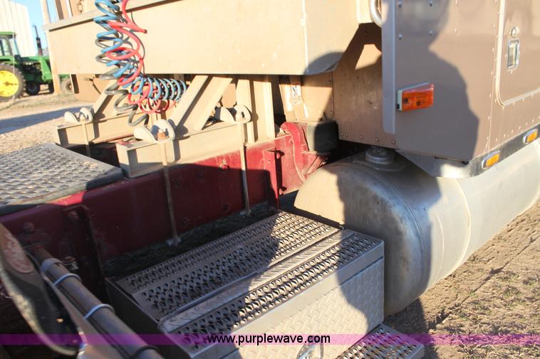 image for item F3480 1999 Peterbilt 379 semi truck