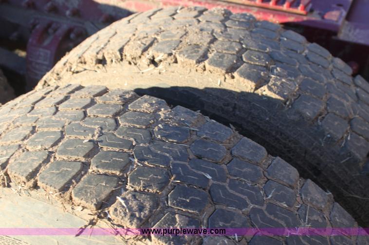 image for item F3480 1999 Peterbilt 379 semi truck