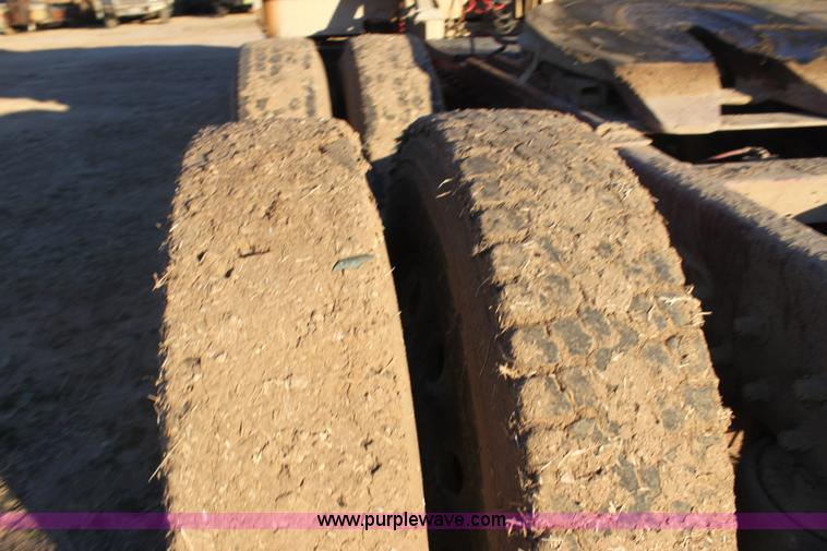 image for item F3480 1999 Peterbilt 379 semi truck