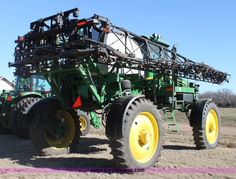 image for item F3486 2008 John Deere 4830 self-propelled sprayer