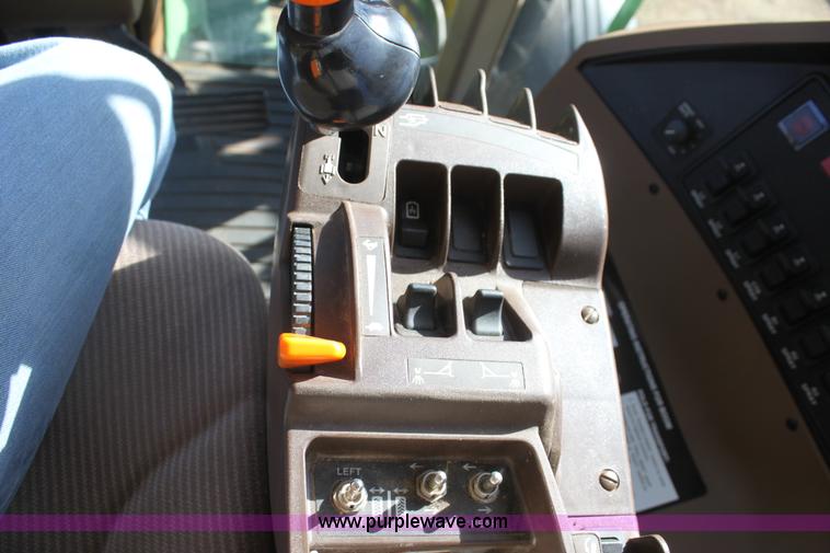 image for item F3486 2008 John Deere 4830 self-propelled sprayer