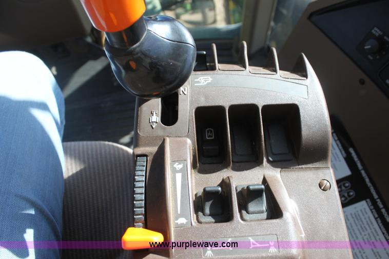 image for item F3486 2008 John Deere 4830 self-propelled sprayer