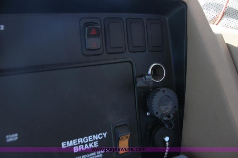 image for item F3486 2008 John Deere 4830 self-propelled sprayer