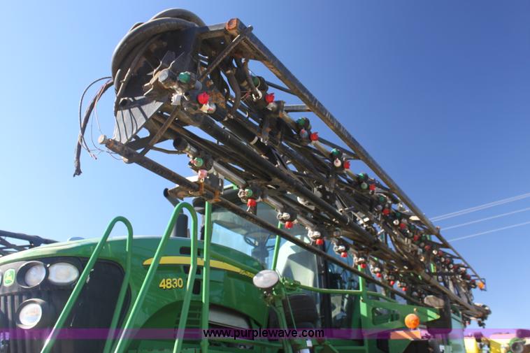 image for item F3486 2008 John Deere 4830 self-propelled sprayer