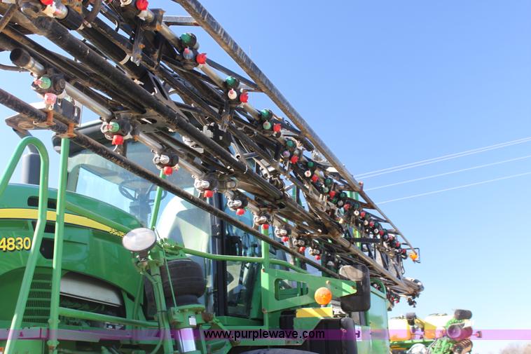 image for item F3486 2008 John Deere 4830 self-propelled sprayer
