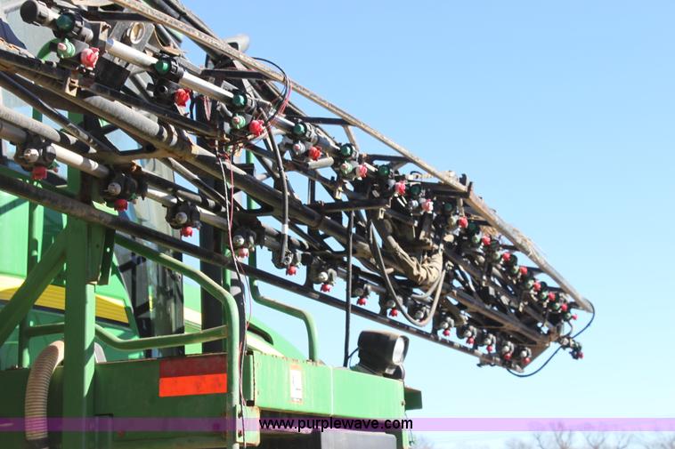 image for item F3486 2008 John Deere 4830 self-propelled sprayer