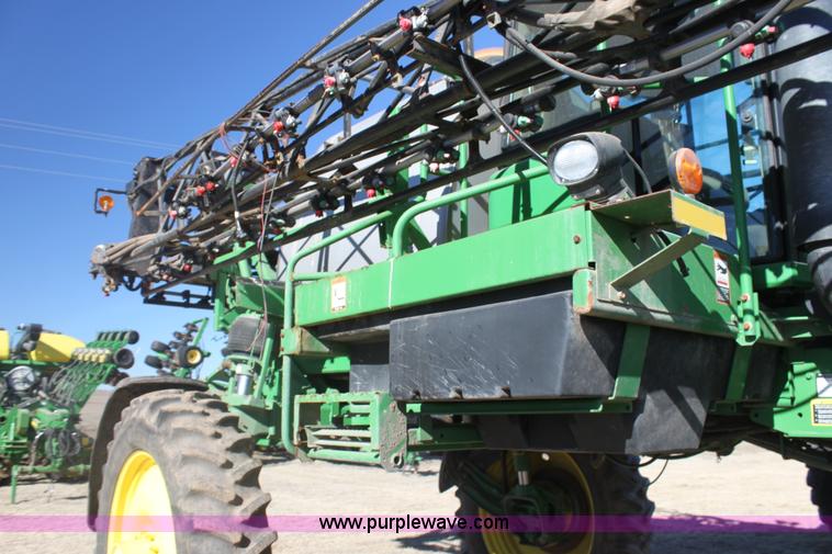 image for item F3486 2008 John Deere 4830 self-propelled sprayer