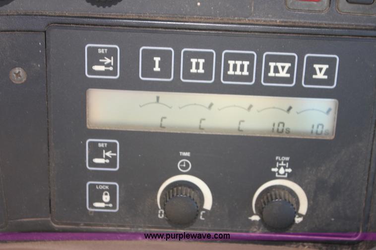 image for item F3488 1998 John Deere 8100 MFWD tractor