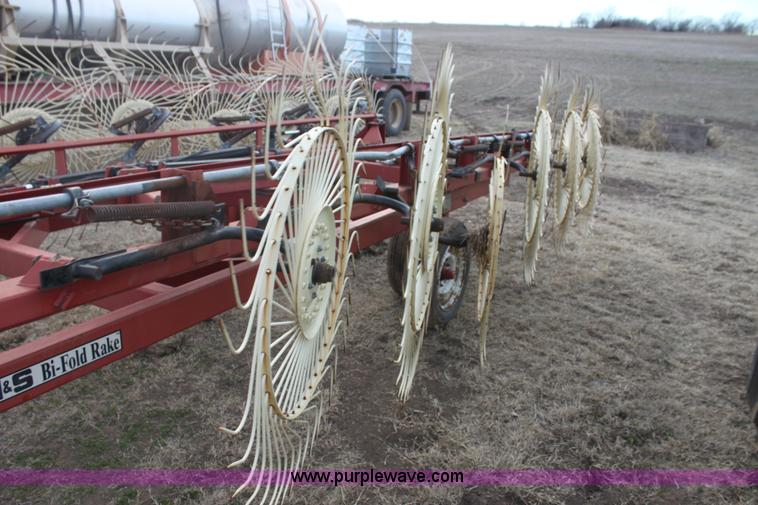 image for item F3491 2009 H&S BF16 bi-fold rake