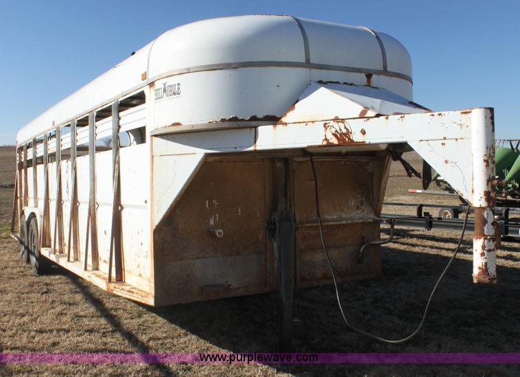 image for item F3495 1990 Bullmobile livestock trailer