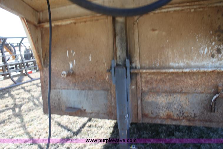 image for item F3495 1990 Bullmobile livestock trailer