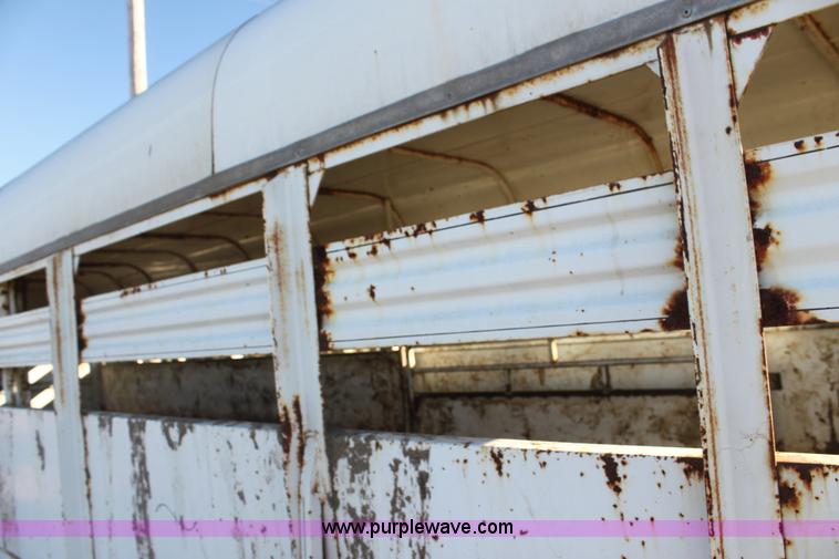 image for item F3495 1990 Bullmobile livestock trailer