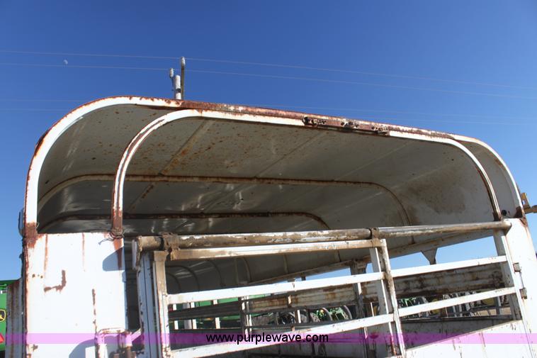 image for item F3495 1990 Bullmobile livestock trailer