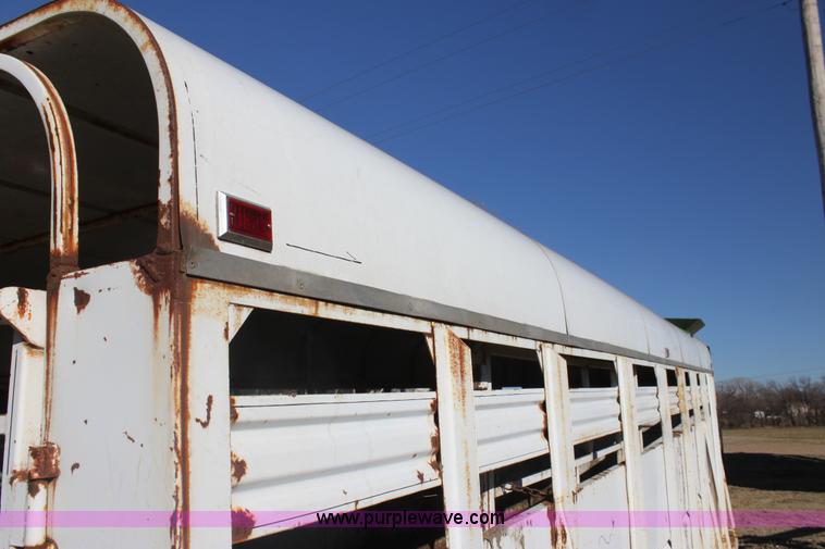 image for item F3495 1990 Bullmobile livestock trailer