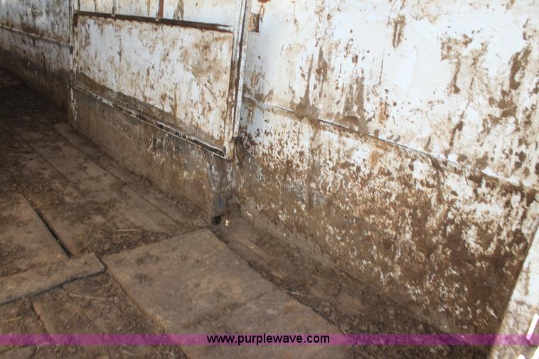 image for item F3495 1990 Bullmobile livestock trailer